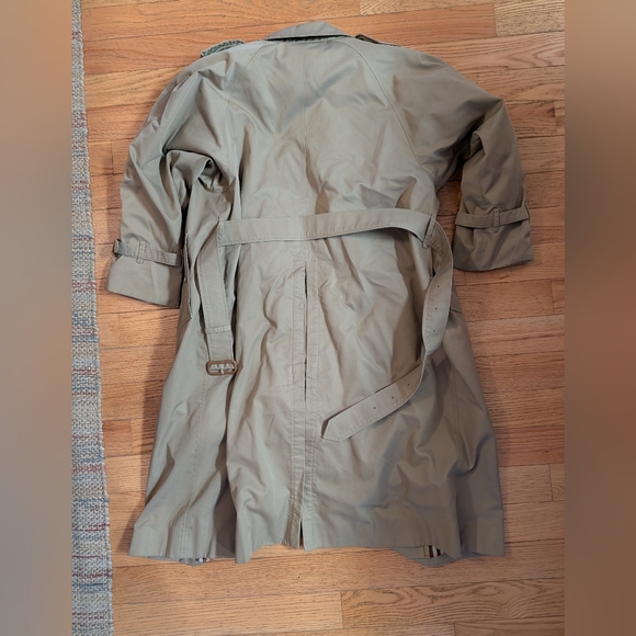SOLD Vintage Burberry Trench Coat - Picture 6 of 14